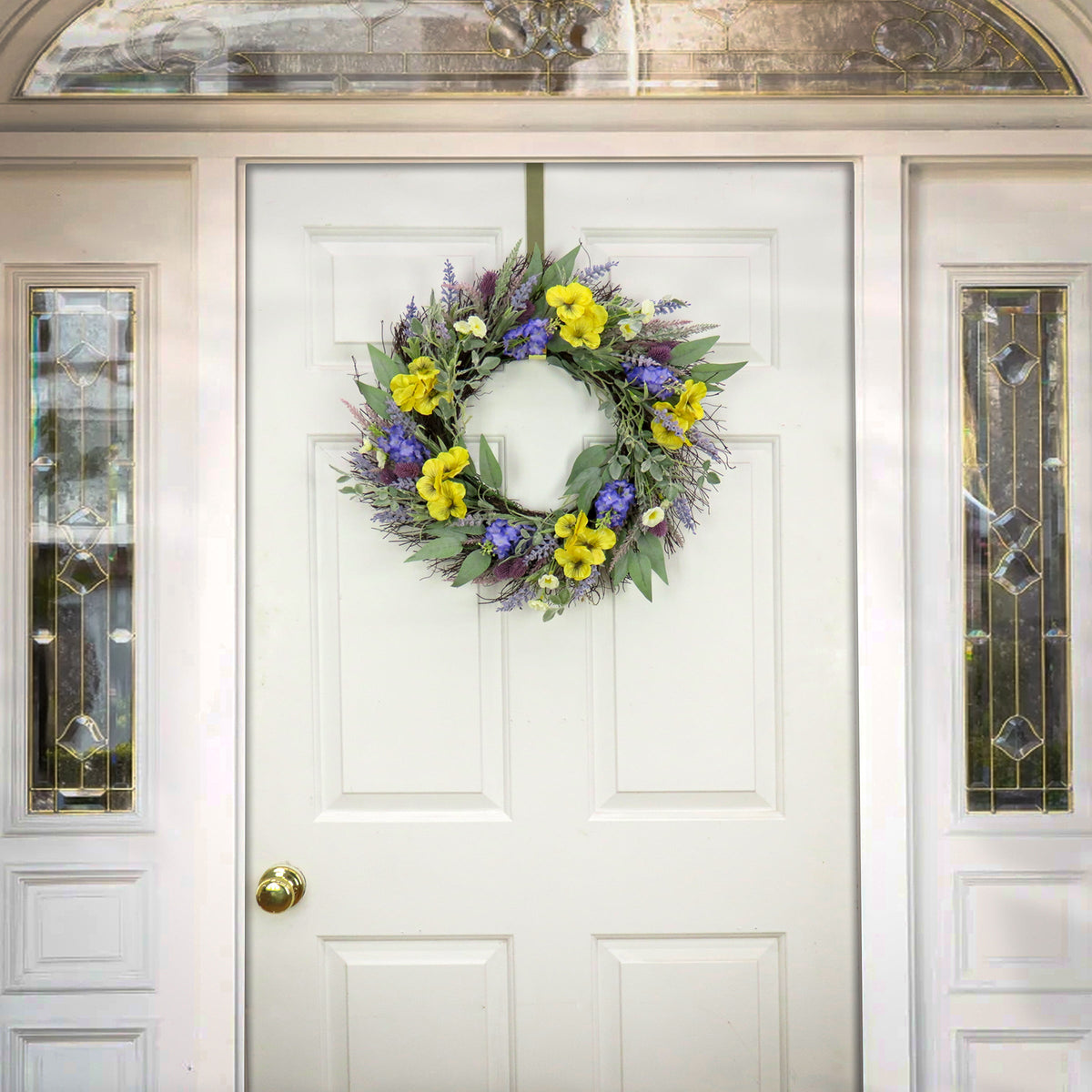 Pansy and Lavender Wreath, 56 cm