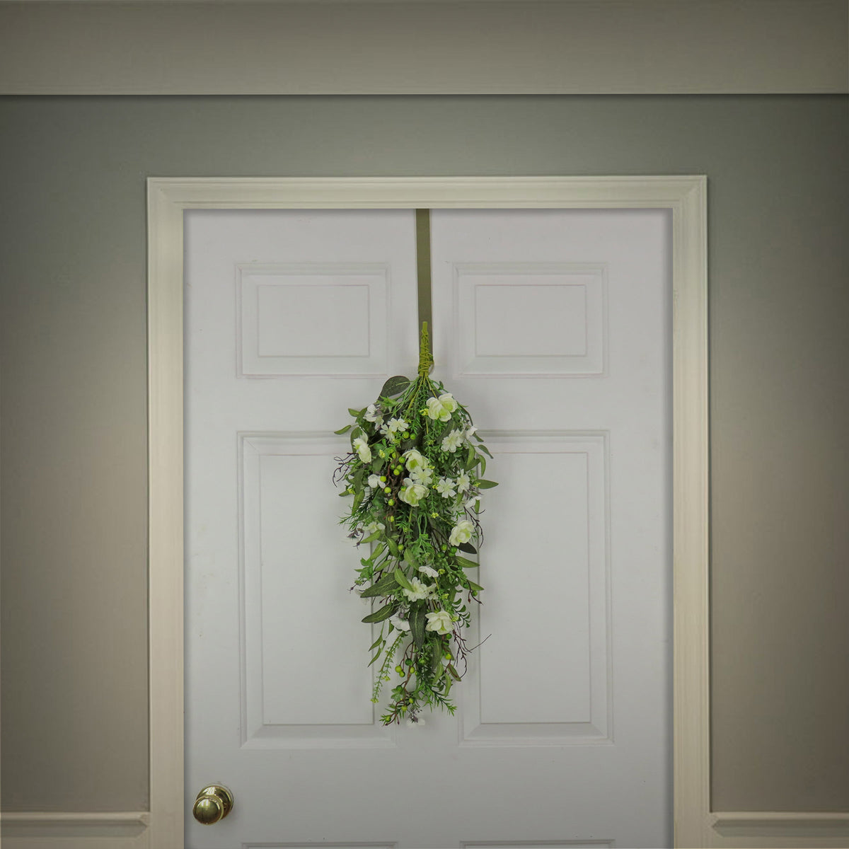 Teardrop Swag with Cream Blooms and Berries, 71 cm