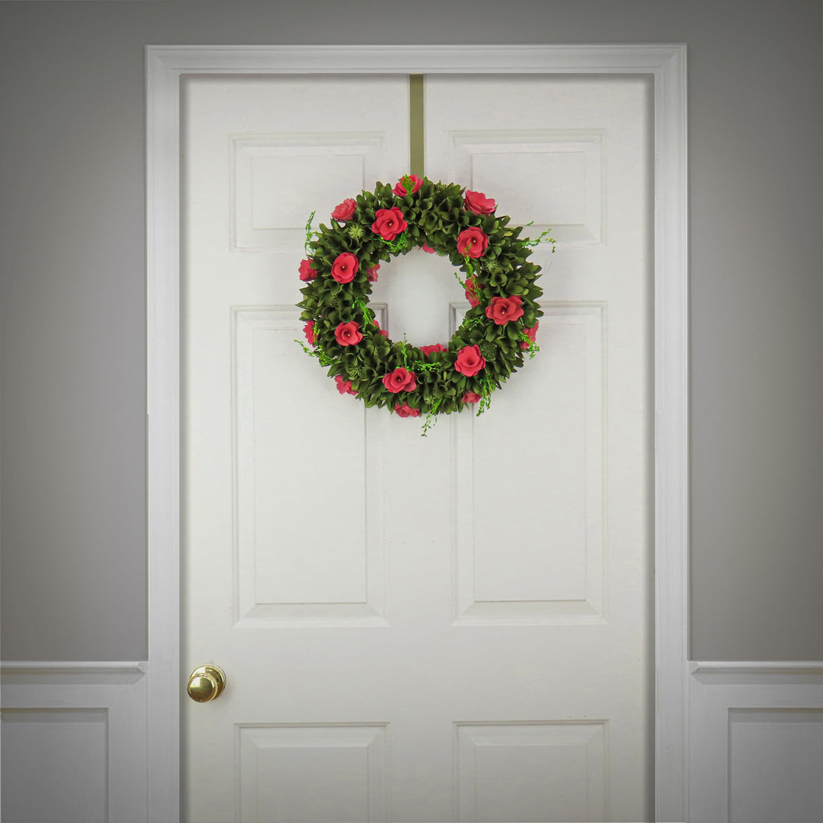 Spring Wreath with Green Blooms and Seed Pods, 46 cm
