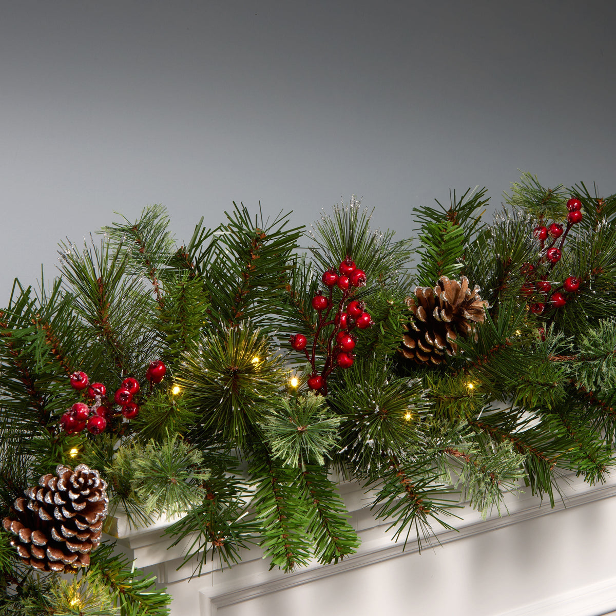 Pre Lit Iced Berry Pine Christmas Garland, Battery LED, 2.7 m