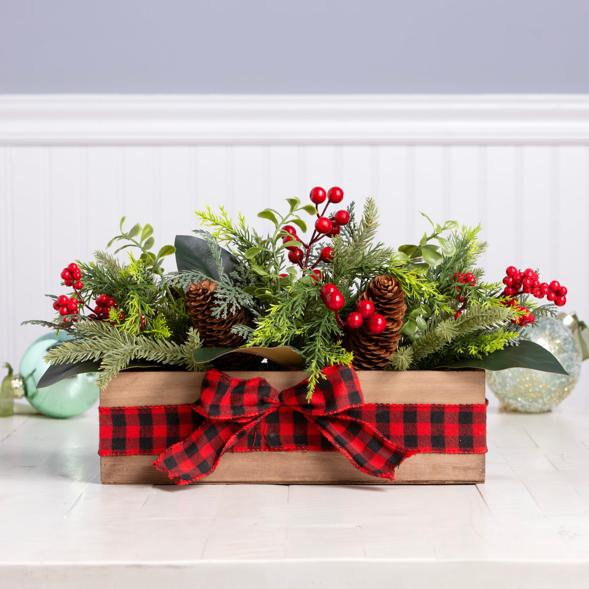 Classic Christmas Table Centrepiece, 43 cm